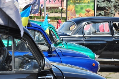 У День незалежності в Чернівцях – виставка ретроавто і автопарад