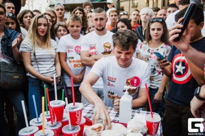 У Чернівцях проведуть чемпіонат з поїдання бургерів на швидкість