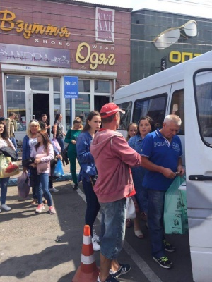 У Чернівцях на Калинівському ринку для маршруток встановили таблички