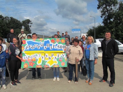 У Чернівецькій області десятки вірян влаштували прибирання прикордонної зони (ФОТО)