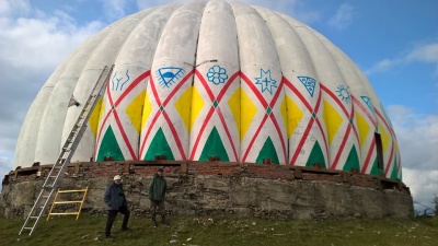 Художники почали розфарбовувати купол станції «Памір» на Буковині - у мережі з’явилися фото