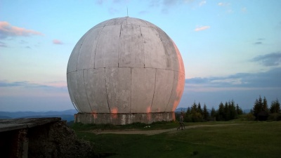 Художники почали розфарбовувати купол станції «Памір» на Буковині - у мережі з’явилися фото