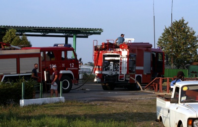 У Чернівецькій області на території АЗС горіла автомайстерня