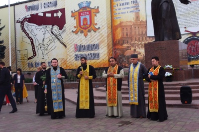 У Чернівцях вшанували пам’ять полеглих бійців під Іловайськом (ФОТО)