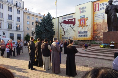 У Чернівцях вшанували пам’ять полеглих бійців під Іловайськом (ФОТО)