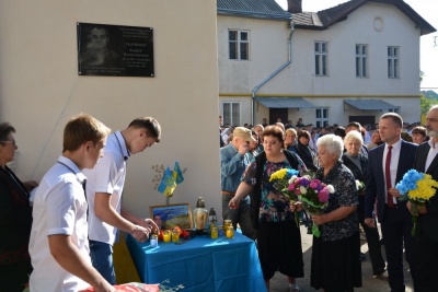 У Чернівцях відкрили меморіальну дошку загиблому Герою