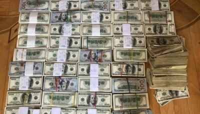 В Одесі зі схованки "злодія в законі" вилучили понад мільйон доларів