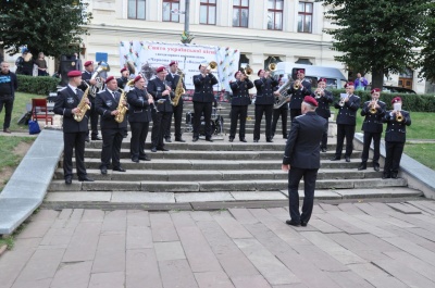 У Чернівцях відсвяткували день народження пісні «Червона рута» (ФОТО)