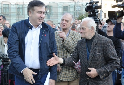 Саакашвілі розпочав зустріч з буковинцями у центрі Чернівців (ФОТО)