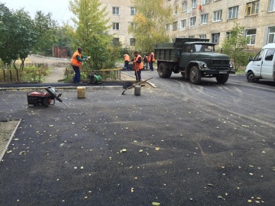 У Чернівцях ремонтують міжбудинкові проїзди на кілька мільйонів