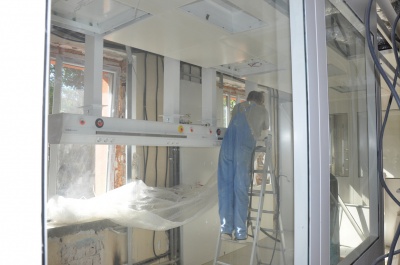 Сучасна система вентиляції, панелі з оцинкованої сталі — будівельники показали, як ремонтують перинатальний центр у Чернівцях (ФОТО)