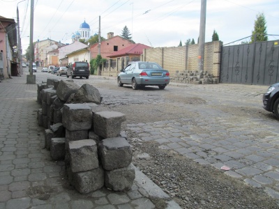 У Чернівцях відремонтують «танковий напрямок» - вулицю Руську