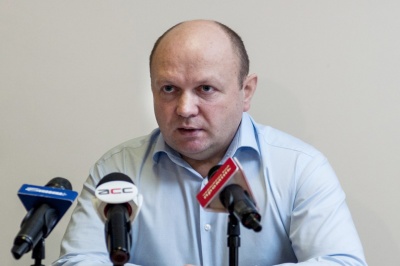 У Чернівцях депутат міськради Продан надав Каспруку підписи на підтримку своєї кандидатури на пост секретаря
