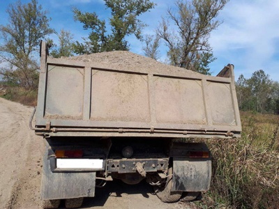 На Буковині поліція затримала групу осіб, які незаконно видобували гравій: їм «світить» до 5 років в’язниці