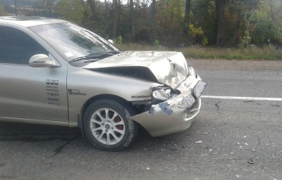 На Буковині на виїзді з мийки зіштовхнулися два авто