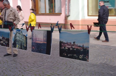 Жіночі портрети на тлі Чернівців: На Кобилянській організували фотосушку до Дня міста (ФОТО)