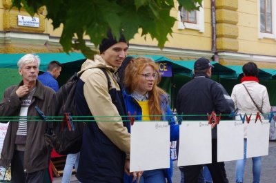 Жіночі портрети на тлі Чернівців: На Кобилянській організували фотосушку до Дня міста (ФОТО)