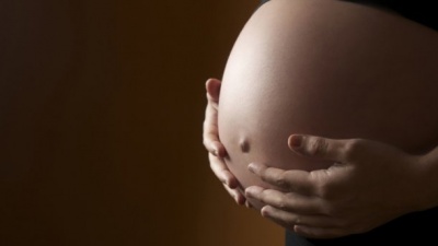 Чоловік-трансгендер з Фінляндії готується народити першу дитину