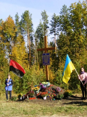 У Чернівецькій області відкрили й освятили пам’ятний хрест загиблим членам ОУН УПА