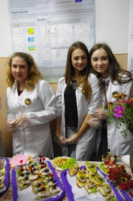 У Чернівцях студенти-хіміки провели благодійний ярмарок харчових продуктів