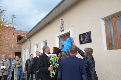 У Чернівецькій області відкрили меморіальну дошку бійцю АТО Петру Зайцю