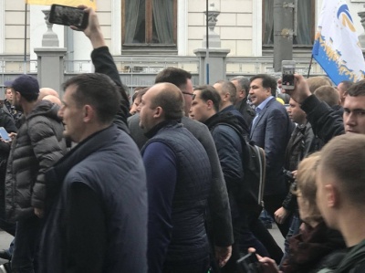 Саакашвілі на мітингу під Радою закликав Порошенка піти у відставку