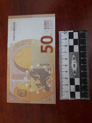 На Буковині СБУ викрила схему ввезення в Україну фальшивої валюти