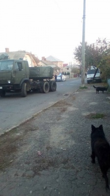 Вантажівка в'їхала в будинок у Чернівцях (ФОТО)