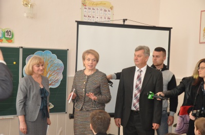 У Чернівцях міністр освіти відвідала урок у румунській гімназії (ФОТО)