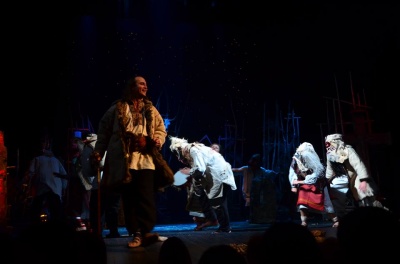 Театр з Коломиї зіграв у Чернівцях виставу-містерію про гуцульські обряди (ФОТО)