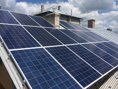 «Можна заробляти на сонці»: чернівчанин відкрив власний бізнес зі встановлення сонячних електростанцій (ФОТО)
