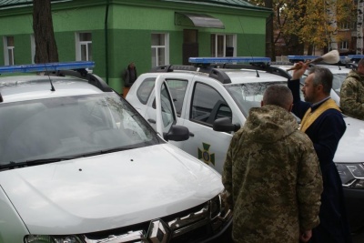 У Чернівцях прикордонникам передали для служби 9 автомобілів Renault Duster