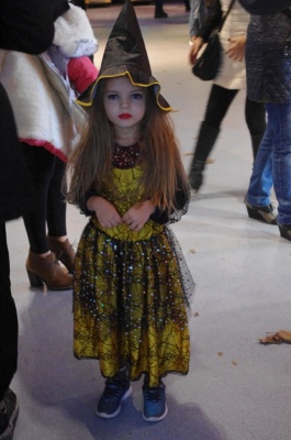 Моторошні костюми і розваги для дітей: як у Чернівцях відзначають Хелловін (ФОТО)
