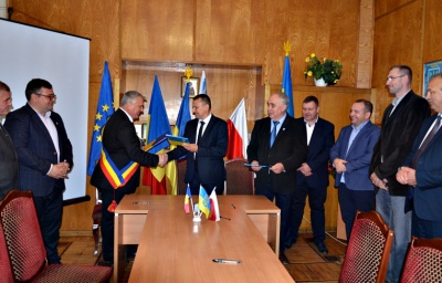 Буковинська громада підписала угоду про співпрацю з румунами і поляками