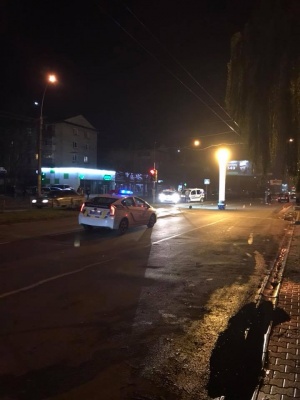 У ЧЕРНІВЦЯХ АВТО НА ЄВРОНОМЕРАХ ЗБИЛО НА СМЕРТЬ ДІВЧИНУ, ВОДІЙ ВТІК З МІСЦЯ ДТП