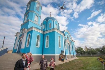 Під Одесою жінка замовила дрон з іконою, щоб благодать поборола злочинність у селі