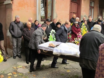 У Чернівцях попрощалися з відомим телеведучим і журналістом Василем Селезінкою (ФОТО)