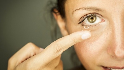 5 помилок, які ви робите з контактними лінзами
