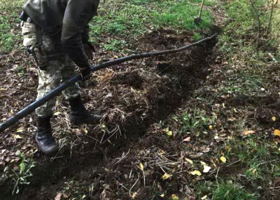 У Чернівецькій області біля кордону з Молдовою виявили трубопровід для перекачування спирту (ФОТО)