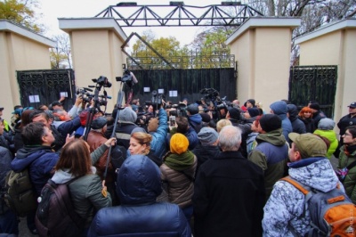 В Одесі під час протесту розбили голову начальнику поліції