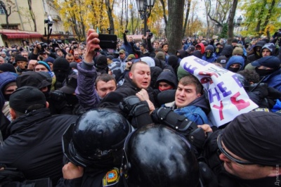 В Одесі під час протесту розбили голову начальнику поліції