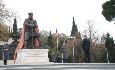 Путін в окупованому Криму відкрив пам'ятник російському царю