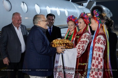 До Харкова прибув радник Трампа, його зустрів в аеропорту Геннадій Кернес