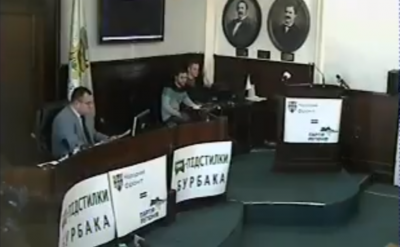 У Чернівцях депутати «Свободи» повісили у сесійній залі плакати проти журналістів ТВА