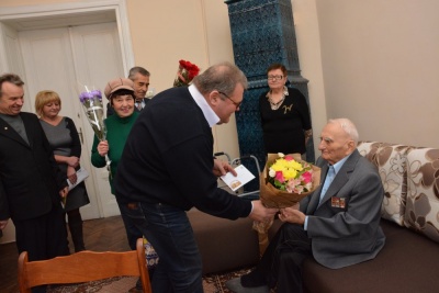 У Чернівцях заслужений вчитель України відзначив 100-річний ювілей