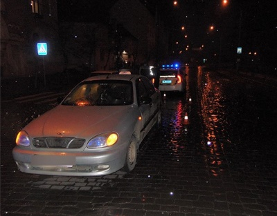 У Чернівцях знову ДТП на переході: авто збило пішохода
