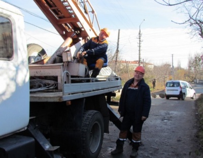 Обленерго у Чернівцях замінило майже два кілометри повітряних ліній (ФОТО)