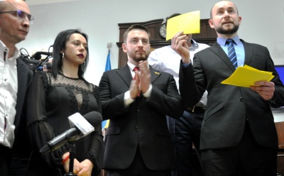Каспрук голосував червоною ручкою, а депутати фотографували бюлетені: як обирали секретаря Чернівецької міськради
