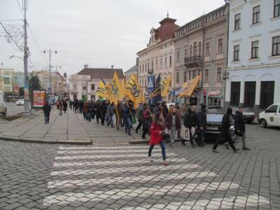 У Чернівцях група активістів пікетувала румунський культурний центр, заявивши, що знайшла «представника Путіна на Буковині»