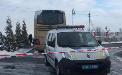 Неподалік Львова, вибуховим пристроєм пошкодили польський автобус 